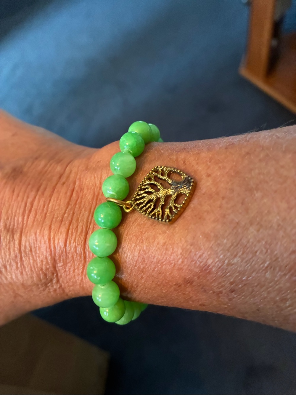 Jada Baha prayer beaded bracket. Jade stone of Love.